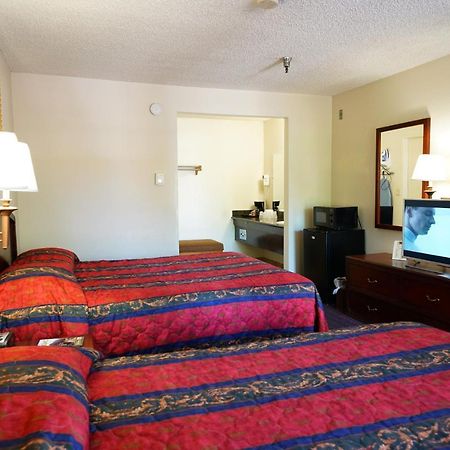 Ambassador Inn Fresno Exterior photo