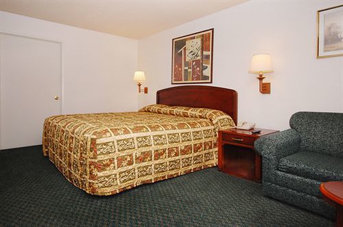 Ambassador Inn Fresno Exterior photo